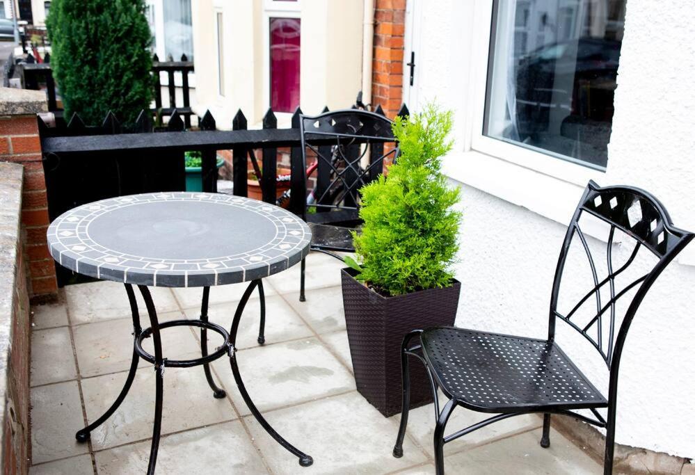 Cheerful 2 Bedroom House In The Heart Of Belfast Exterior foto